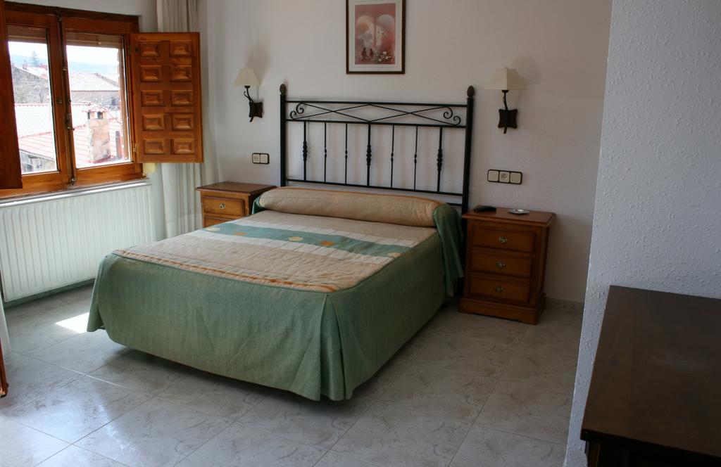 Hostal Visontium Vinuesa Bagian luar foto